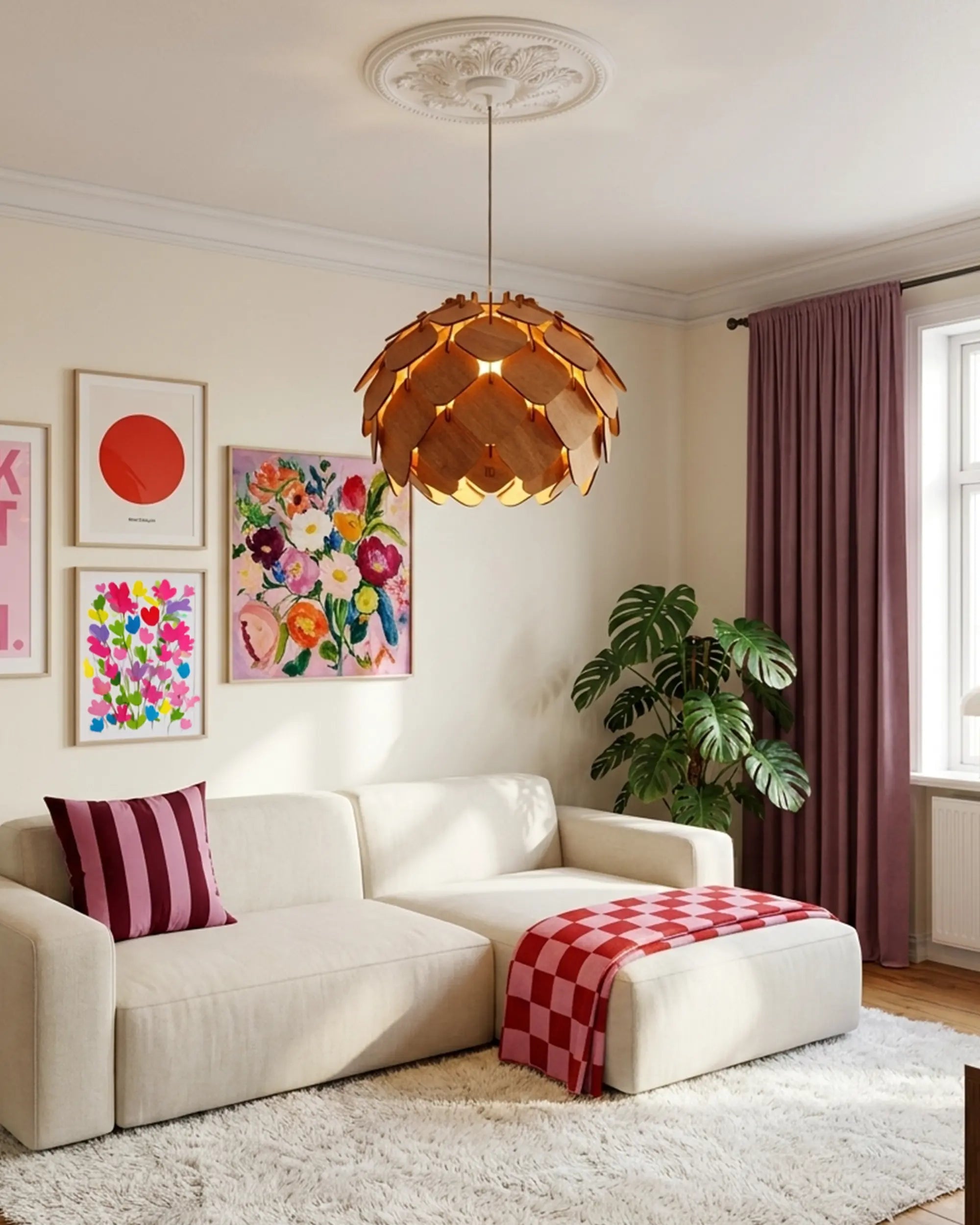 Grankotten orange stor kottelampa i vardagsrum med stuckatur och blomstertavlor #Storlek_Stor
